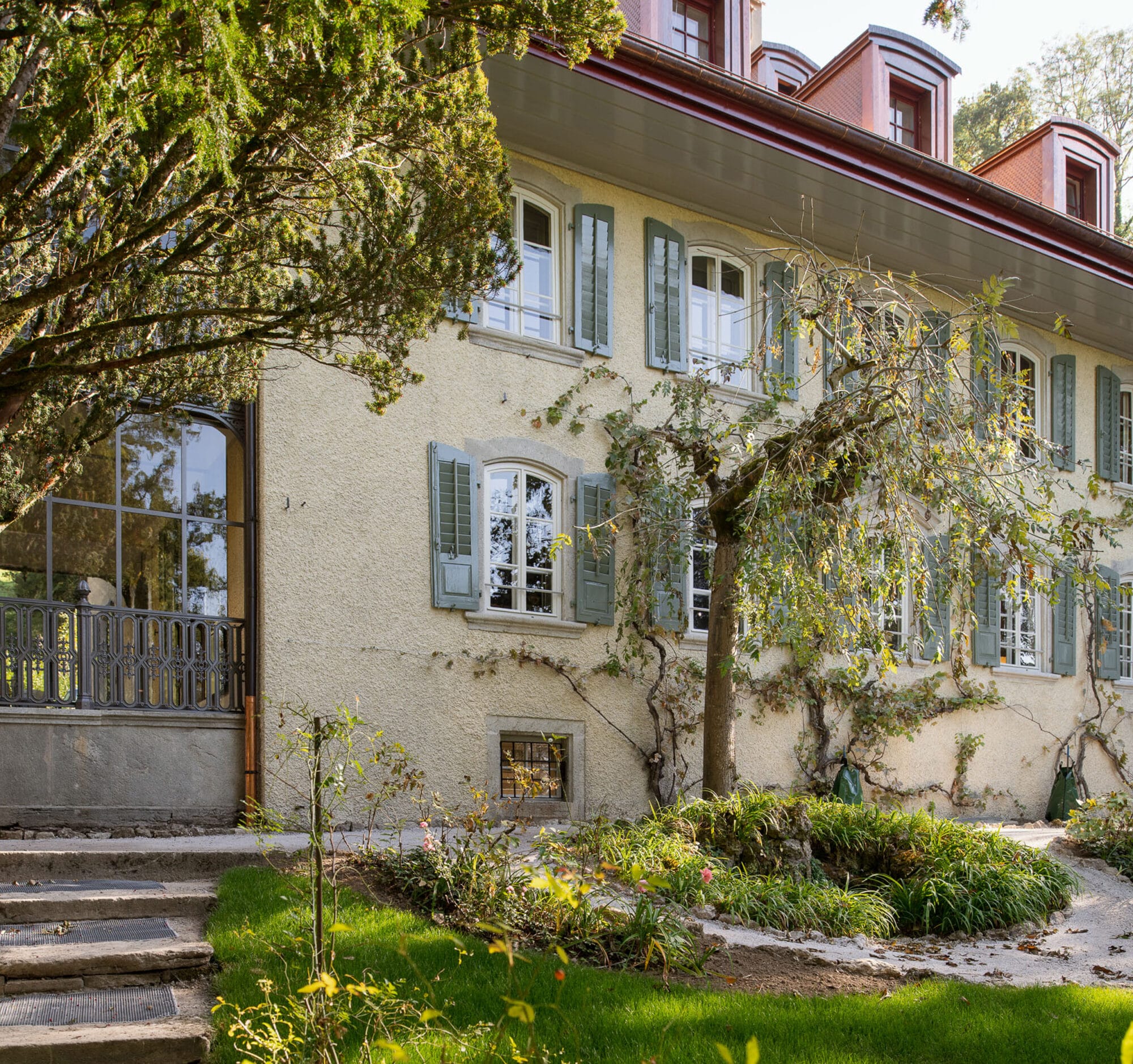 Villa Lenzburg mittel aussen